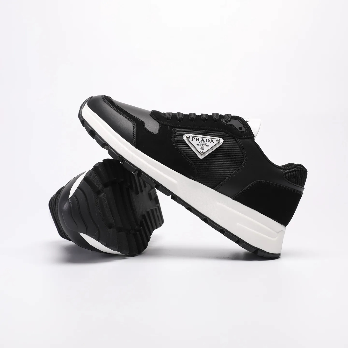 Batch 580 [PRADA] Men's shoes are popular in the counter, official website synchronization, high-quality shipments. Fabric: original cowhide with snakeskin. Lining: cowhide feet + cowhide lining. Outsole: original TPU + foam. Size: 38-46